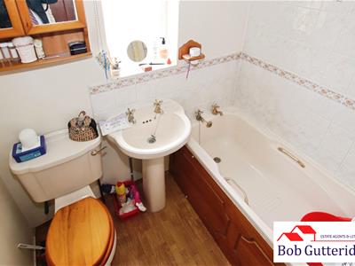 FIRST FLOOR BATHROOM
